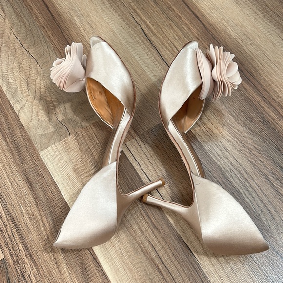 Badgley Mischka champagne satin pumps - Picture 4 of 4